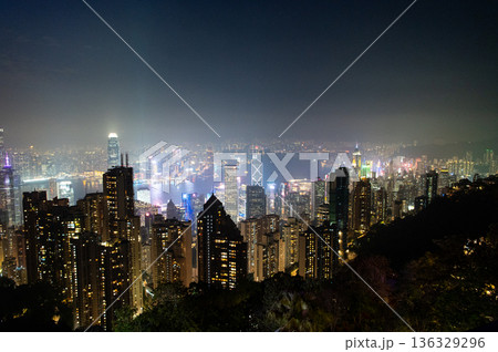 香港 ビクトリアピークからの夜景 香港 ビクトリアピークからの夜景 136329296