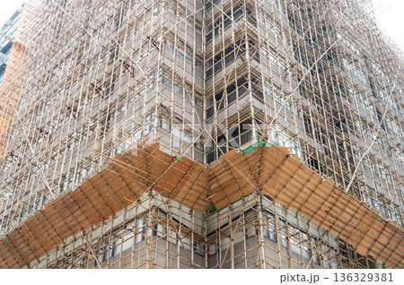 香港　竹の足場 136329381