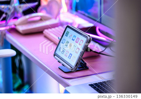 タブレットと周辺機器 136330149