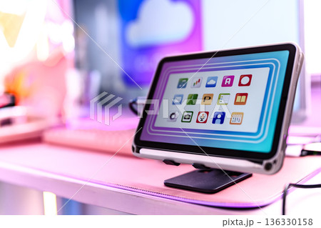 小型タブレットのアプリ画面 小型タブレットのアプリ画面 136330158