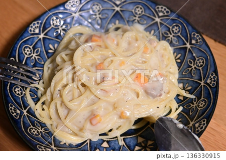 残り物のシチューをアレンジした濃厚クリームパスタ 残り物のシチューをアレンジした濃厚クリームパスタ 136330915