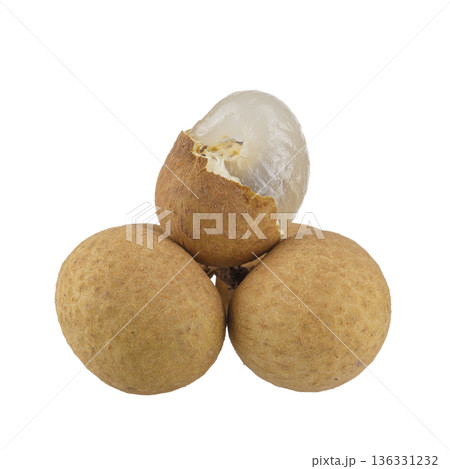 Sweet longan with leaf isolated on white background Sweet longan with leaf isolated on white background 136331232