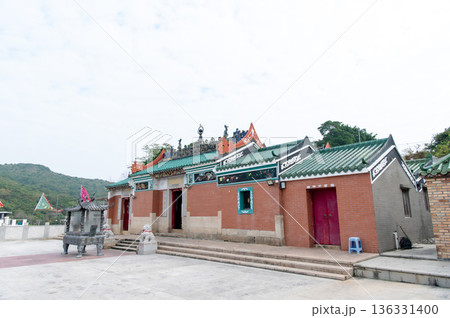 香港　塔門島の海と町並み 136331400