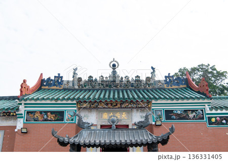 香港　塔門島の海と町並み 136331405