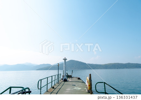 香港　塔門島の海と町並み 136331437