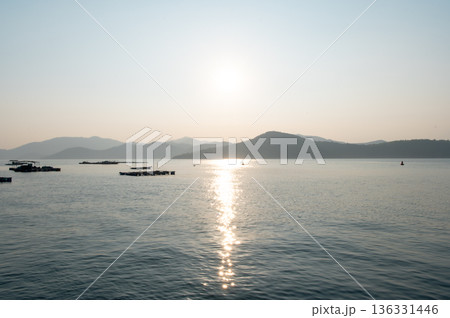 香港　塔門島の海と町並み 136331446