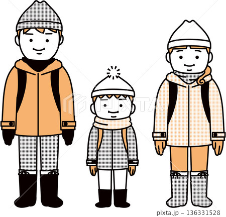 雪道を歩くときの服装をする親子 136331528