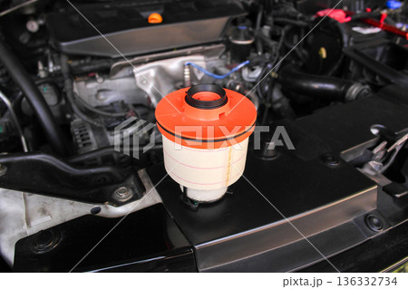 Car Fuel Filter or Diesel Gas Oil Filter Replacement 136332734