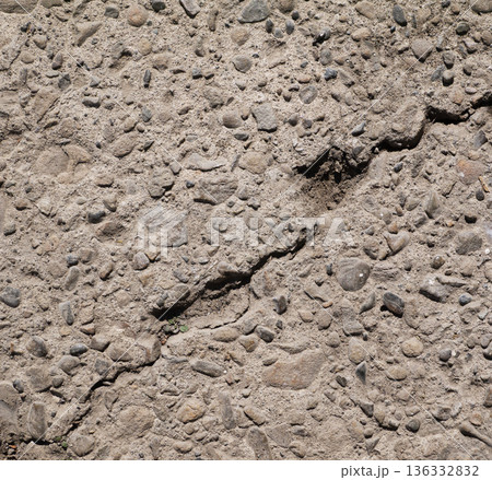 ひび割れた地面 136332832