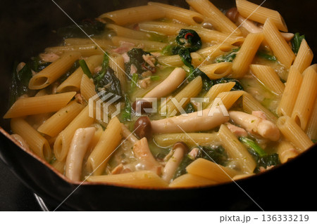 調理中のペンネパスタ 調理中のペンネパスタ 136333219
