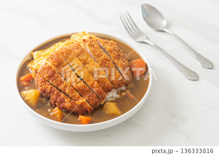 curry rice with fried pork cutlet and creamy omelet 136333816