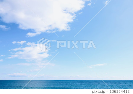 青い海と空 136334412
