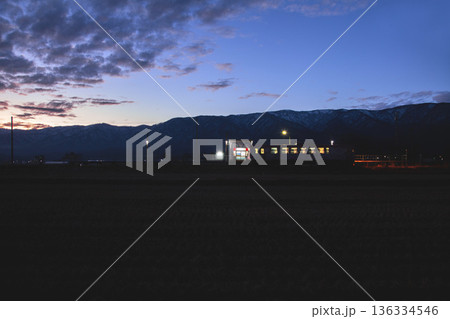 夜の無人駅 夜の無人駅 136334546