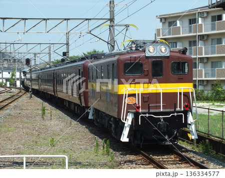 三岐鉄道カラーになった秩父鉄道デキ303(石原駅にて撮影) 三岐鉄道カラーになった秩父鉄道デキ303(石原駅にて撮影) 136334577