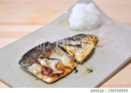 国民食、鯖の塩焼き 136338939