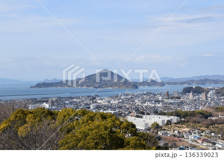 松山総合公園展望塔からの瀬戸内海の風景 136339023