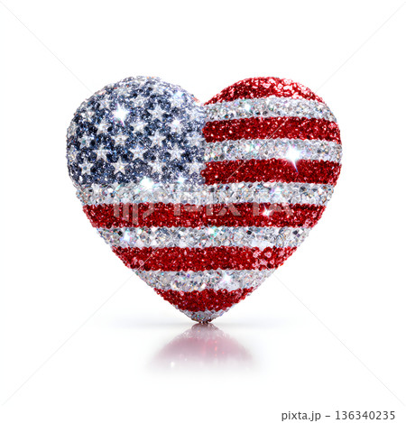 星条旗デザインのハート アメリカへの愛と祝祭のシンボル 星条旗デザインのハート アメリカへの愛と祝祭のシンボル 136340235