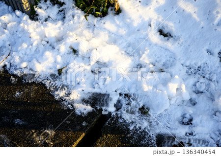雪が積もった 雪 山道 田舎道 寒波 道路 冬景色 2月 【神奈川県】 雪が積もった 雪 山道 田舎道 寒波 道路 冬景色 2月 【神奈川県】 136340454