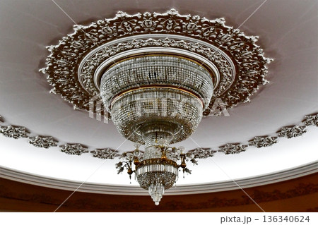 ルーマニア、ブカレスト、国民の館、シャンデリア 136340624