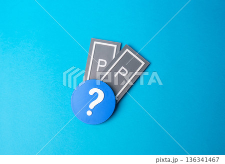 The legally required number of parking spaces near shopping centers, residential complexes and offices. Urban planning topic covering zoning policy, accessibility standards, and infrastructure balance 136341467