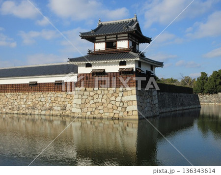 広島県広島市!広島城の多聞櫓と太鼓櫓 広島県広島市!広島城の多聞櫓と太鼓櫓 136343614