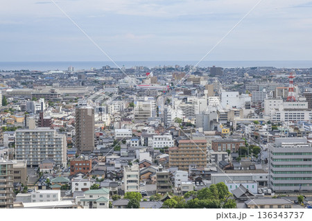 米子市の中心部にある湊山から眺める市街地 136343737