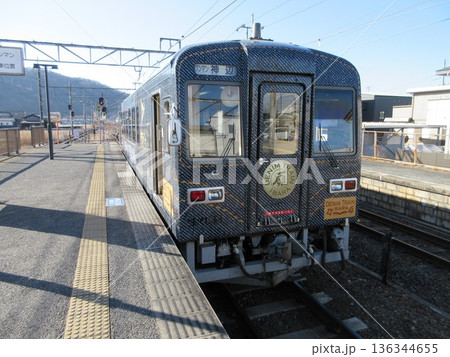 井原鉄道IRT355形気動車 清音駅にて 136344655