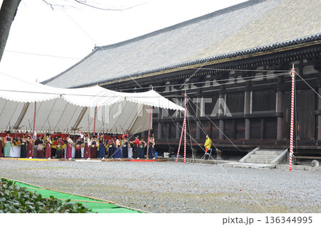 京都 三十三間堂の通し矢 京都 三十三間堂の通し矢 136344995