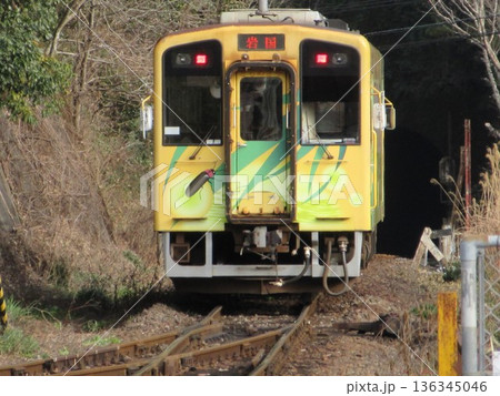 錦川鉄道NT3000形気動車(きらめき号)錦町駅にて 錦川鉄道NT3000形気動車(きらめき号)錦町駅にて 136345046