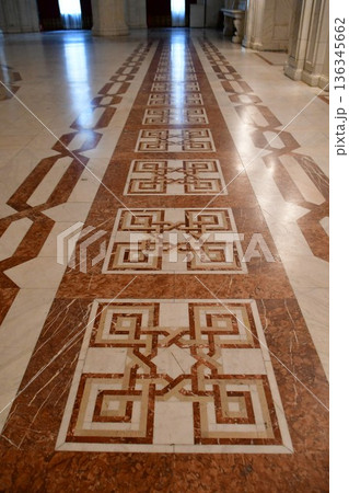 ルーマニア、ブカレスト、国民の館、モザイク模様の廊下 ルーマニア、ブカレスト、国民の館、モザイク模様の廊下 136345662