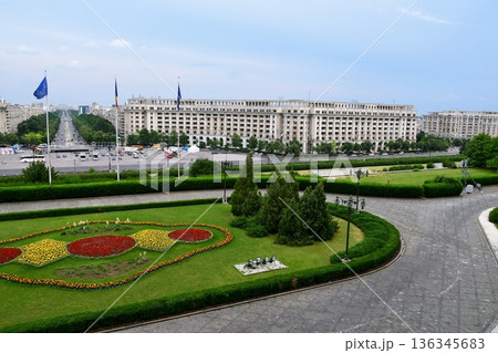 ルーマニア、ブカレスト、国民の館、正面テラスからの眺め、憲法広場、統一大通り 136345683