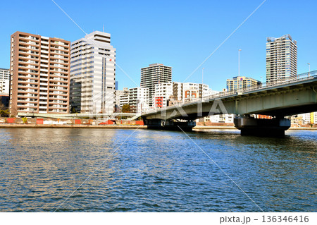 佃大橋(西/右岸)/隅田川周辺を下流より望む(東京都中央区)【2026.2】 佃大橋(西/右岸)/隅田川周辺を下流より望む(東京都中央区)【2026.2】 136346416