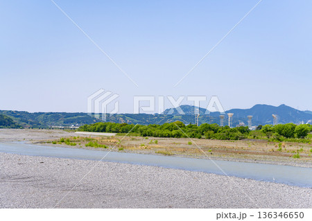 静岡県島田市　蓬莱橋から見た大井川の風景 136346650