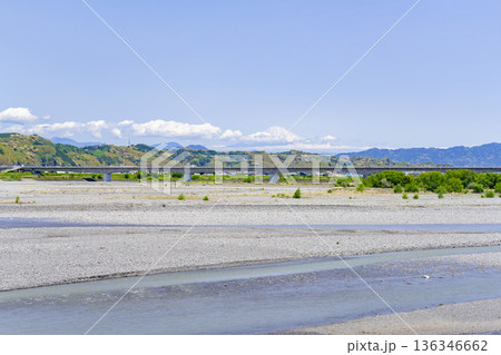 静岡県島田市　蓬莱橋から見た大井川の風景 136346662