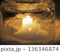 雪のあかりのキャンドルライト 136346874