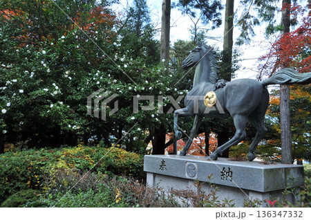 近江　故宮神社の紅葉 136347332