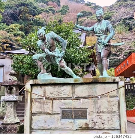 曽我兄弟像 八幡神社境内 曽我兄弟像 八幡神社境内 136347453
