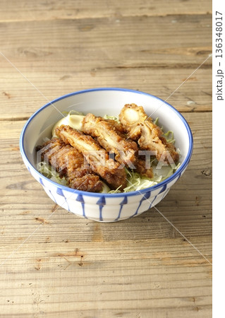 マヨネーズとからあげ丼 マヨネーズとからあげ丼 136348017