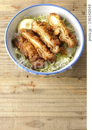 マヨネーズとからあげ丼 マヨネーズとからあげ丼 136348049