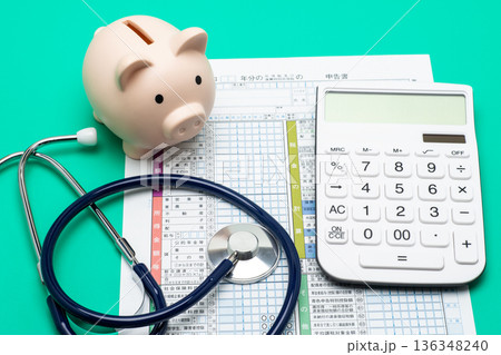 確定申告と医療費控除のイメージ 136348240