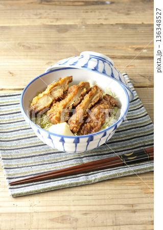マヨネーズとからあげ丼 マヨネーズとからあげ丼 136348527