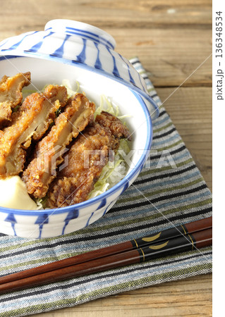マヨネーズとからあげ丼 マヨネーズとからあげ丼 136348534