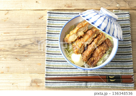 マヨネーズとからあげ丼 マヨネーズとからあげ丼 136348536