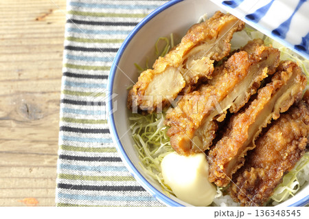 マヨネーズとからあげ丼 マヨネーズとからあげ丼 136348545