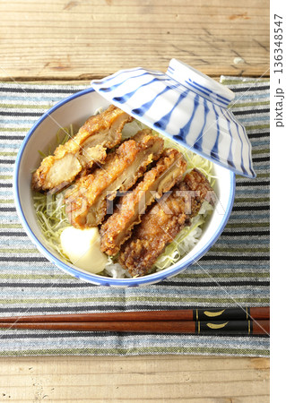 マヨネーズとからあげ丼 136348547