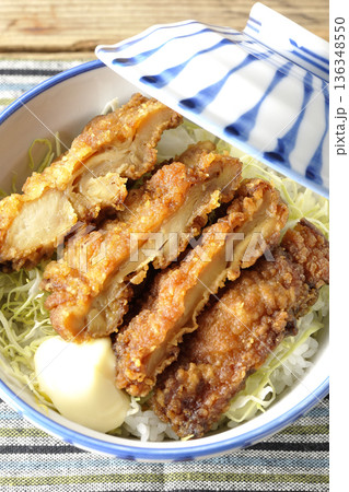 マヨネーズとからあげ丼 マヨネーズとからあげ丼 136348550