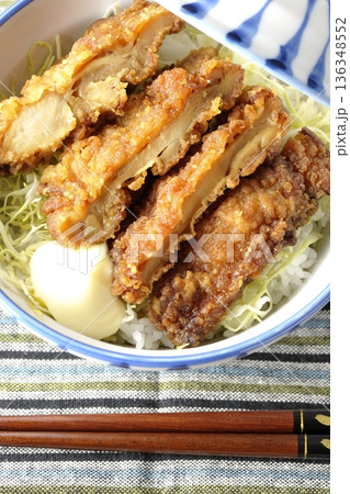 マヨネーズとからあげ丼 マヨネーズとからあげ丼 136348552