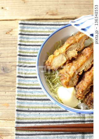 マヨネーズとからあげ丼 マヨネーズとからあげ丼 136348553