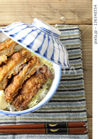 マヨネーズとからあげ丼 136348554