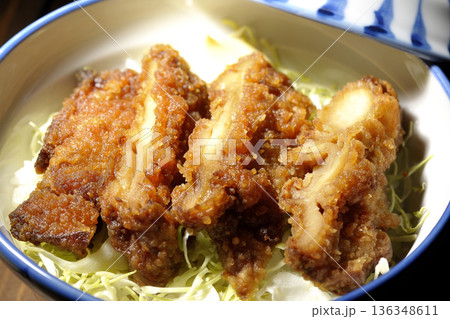 マヨネーズとからあげ丼 136348611